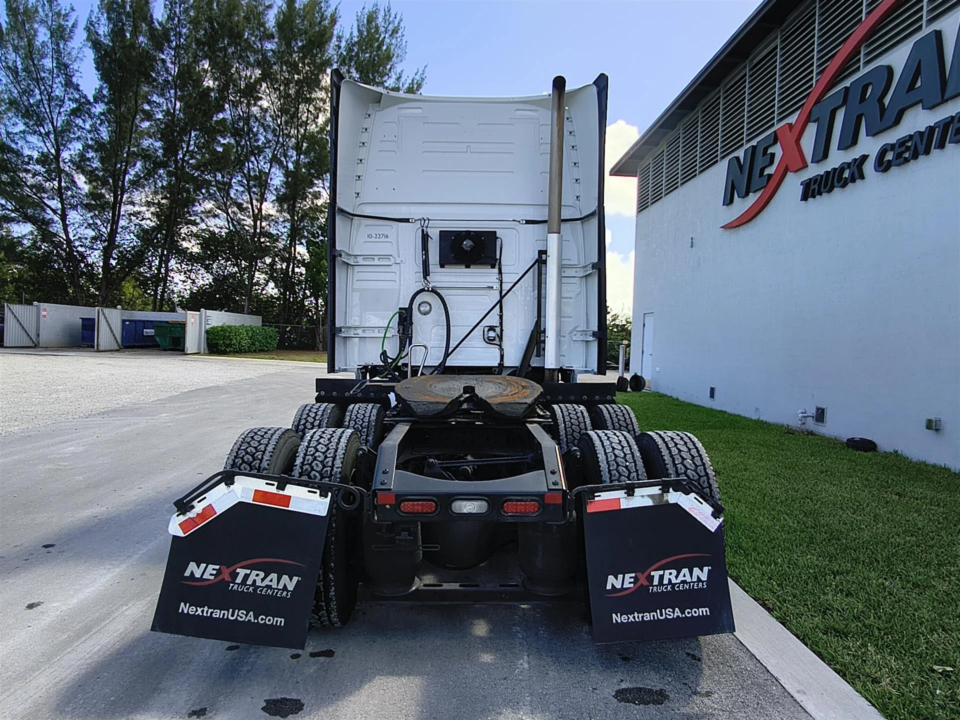 2022 Volvo VNL 760 - image 6