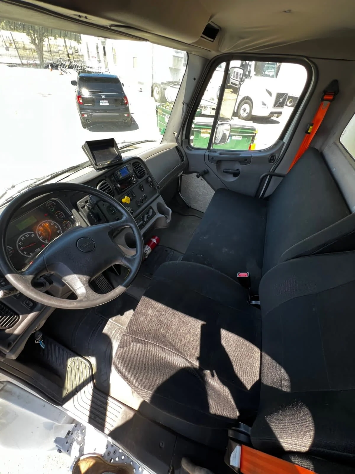 2018 Freightliner M2 106 in Fontana, CA — photo 7