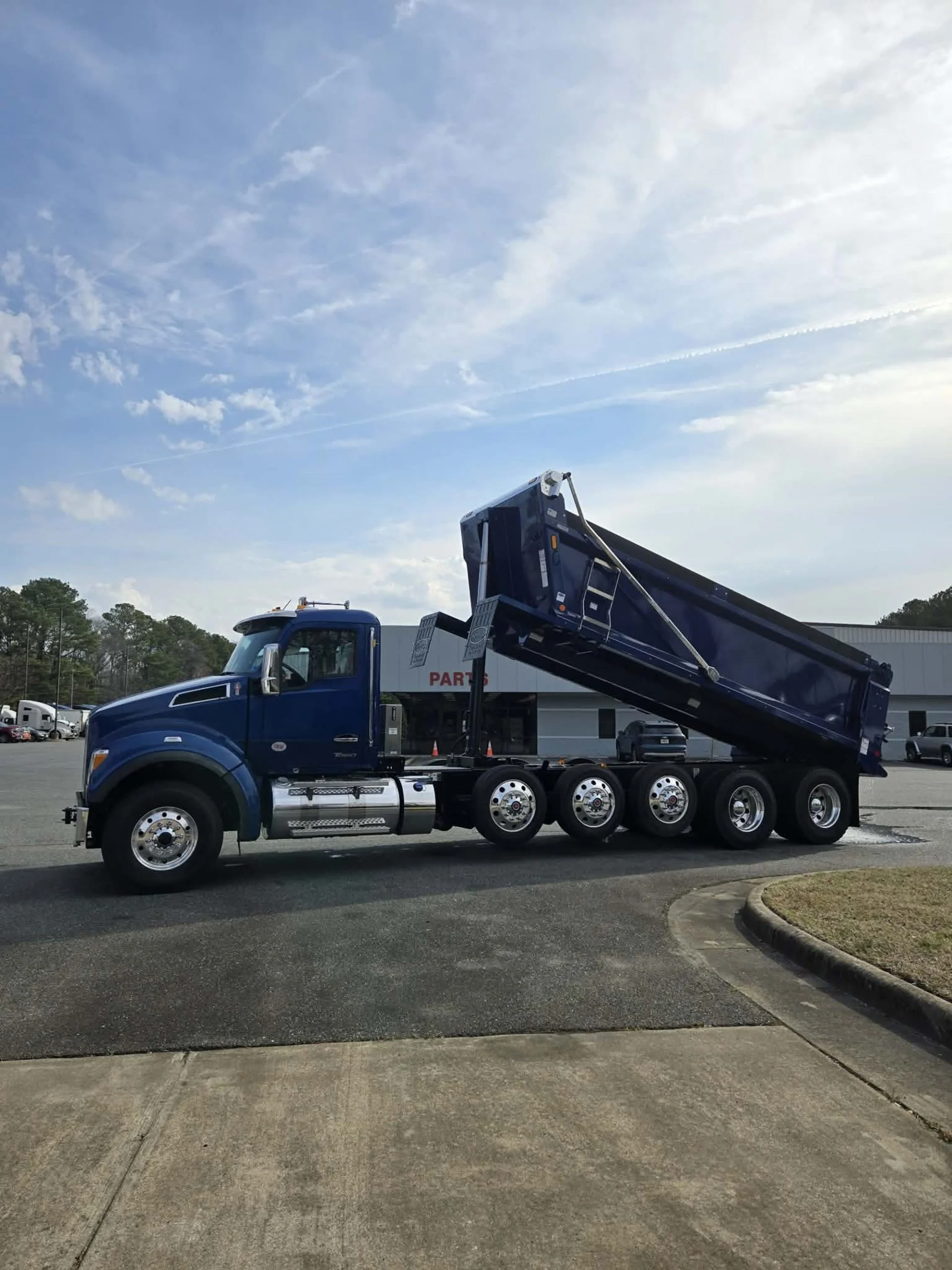2026 Kenworth T880 - image 2