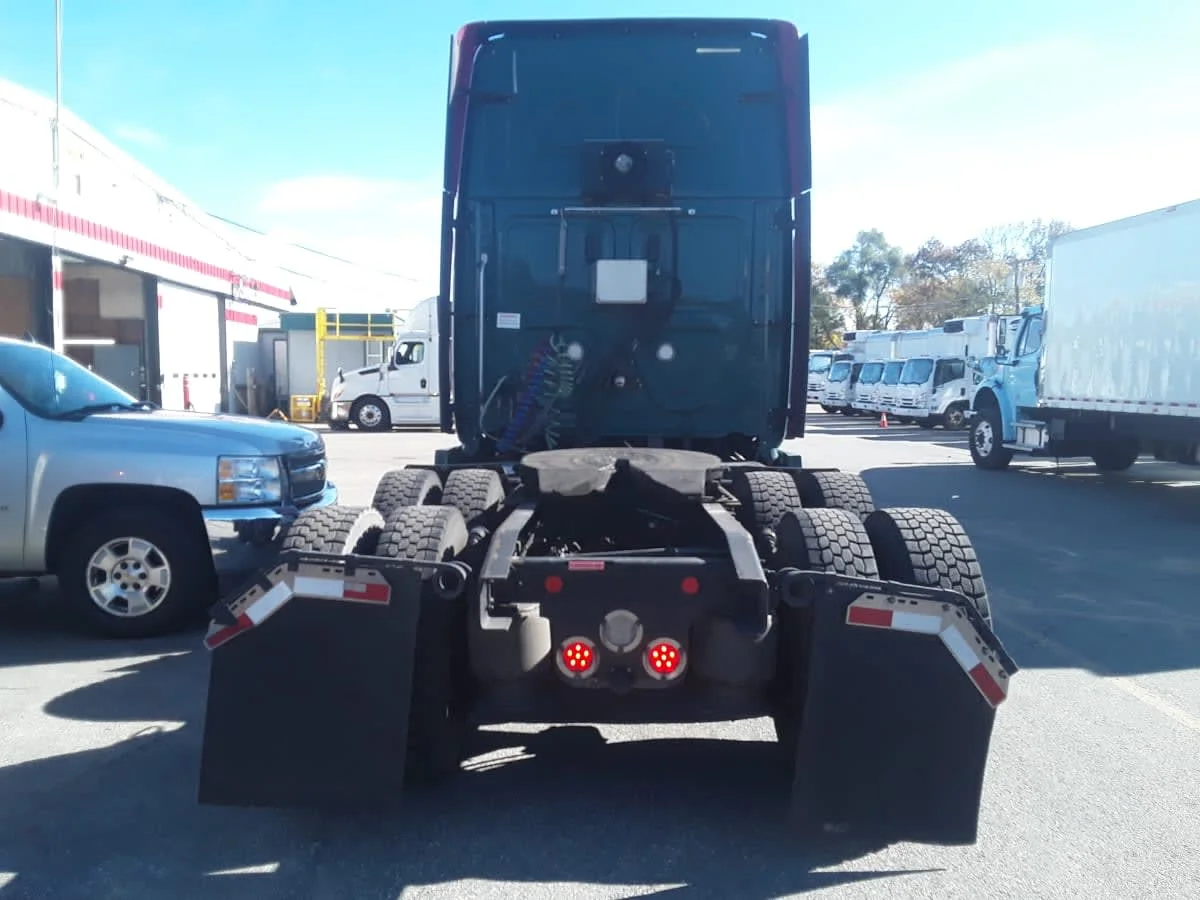 2018 Freightliner Cascadia - image 5