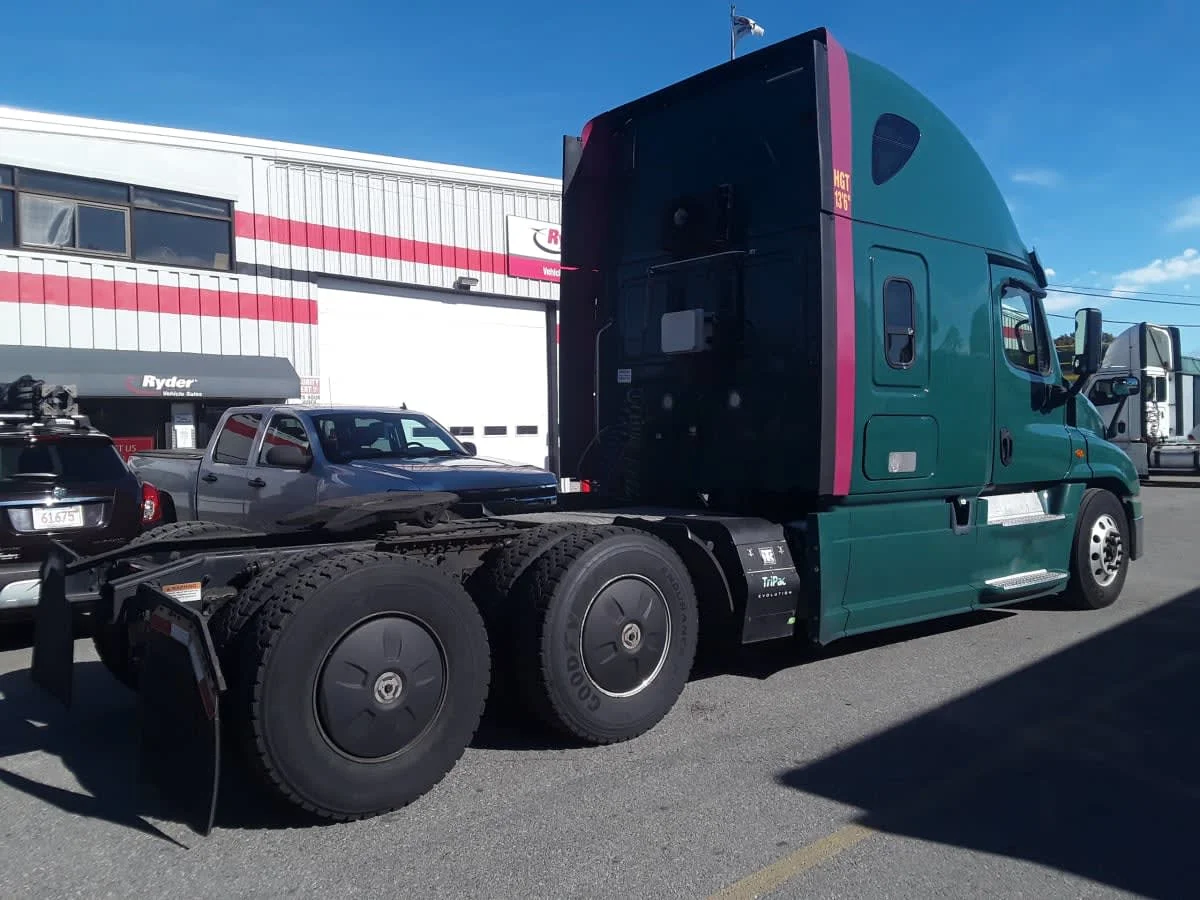2018 Freightliner Cascadia - image 4