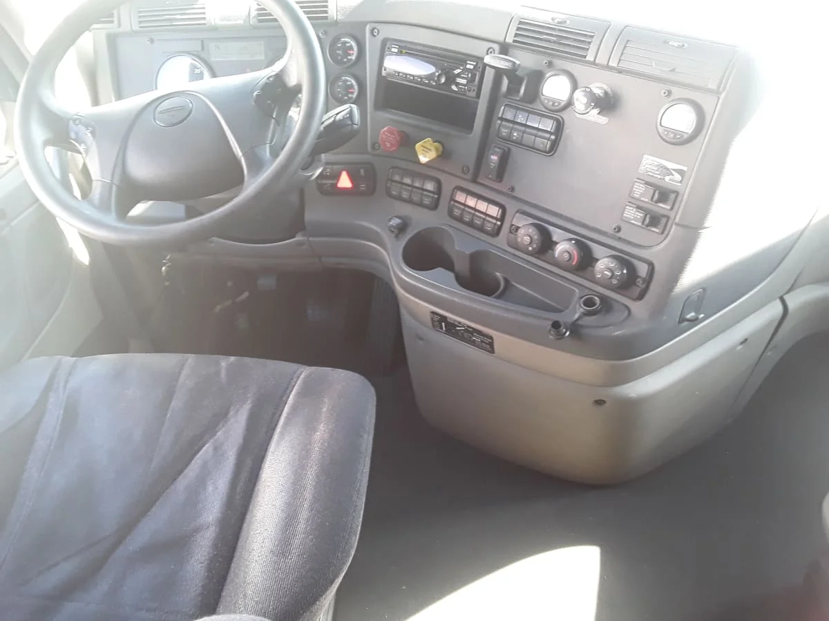 2018 Freightliner Cascadia - image 10