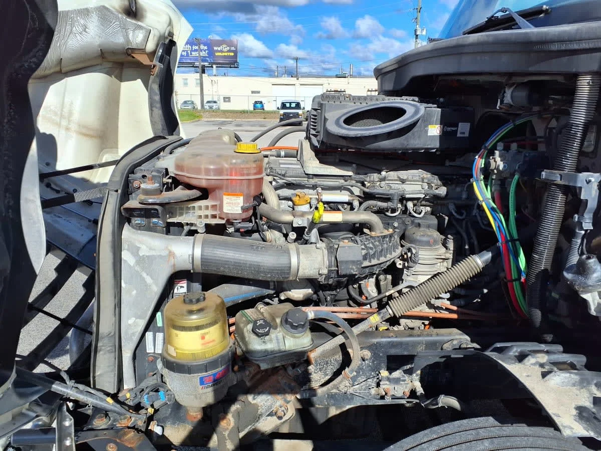 2019 Freightliner Cascadia in Cleveland, OH — photo 8