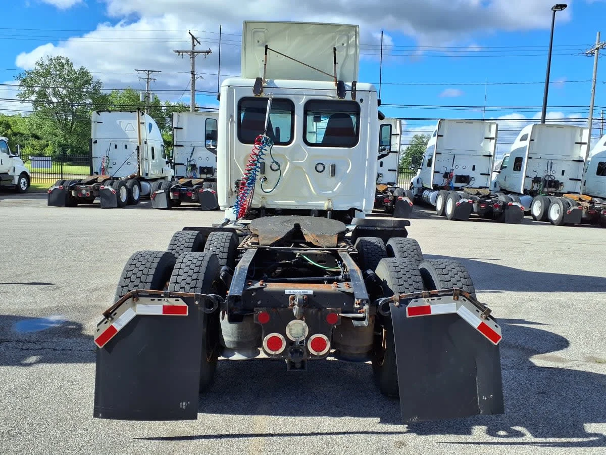 2019 Freightliner Cascadia in Cleveland, OH — photo 5