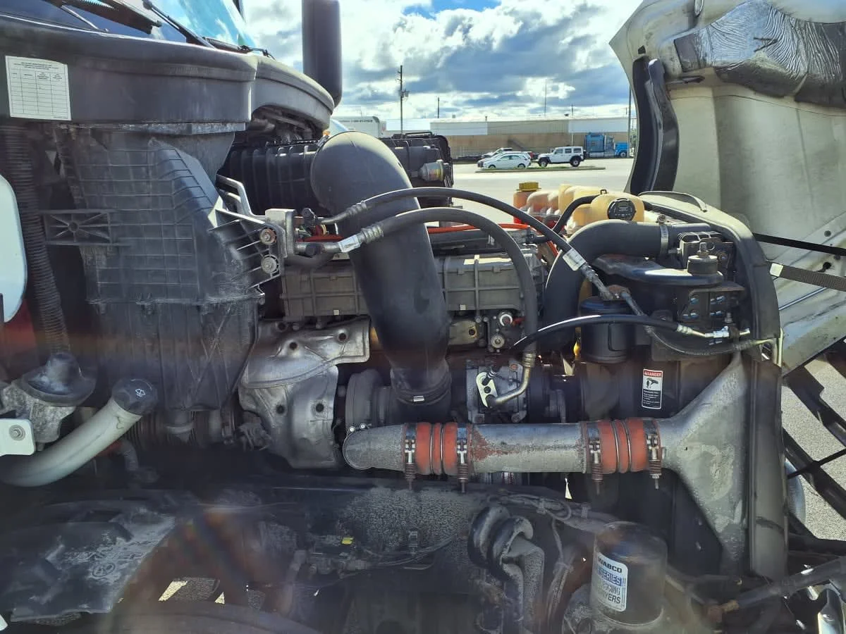 2019 Freightliner Cascadia in Cleveland, OH — photo 10