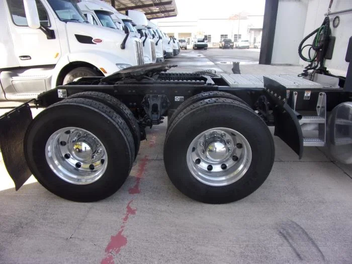 2020 Peterbilt 579 - image 7