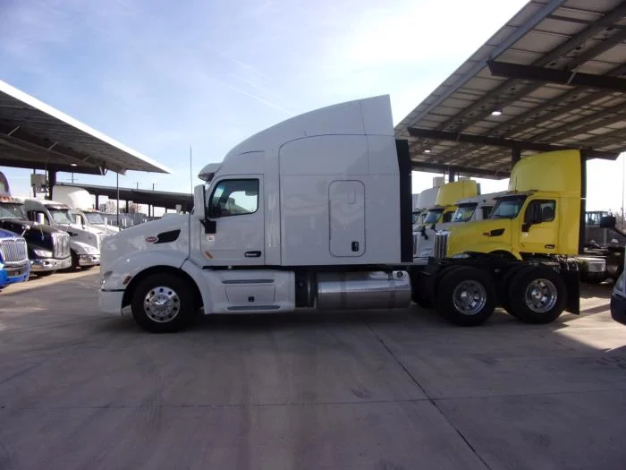 2020 Peterbilt 579 - image 3