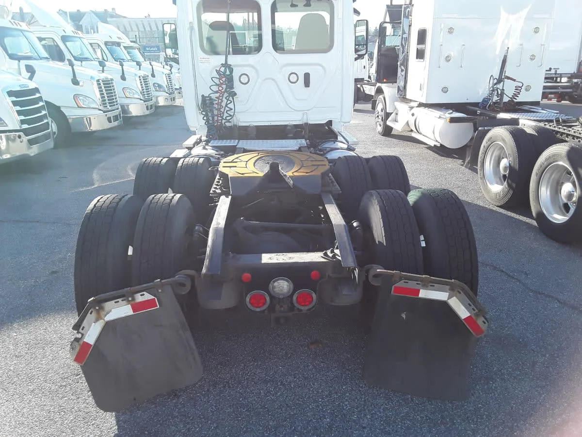 2019 Freightliner Cascadia in Allentown, PA — photo 9