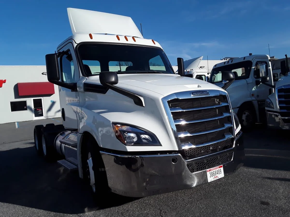 2019 Freightliner Cascadia in Allentown, PA — photo 3