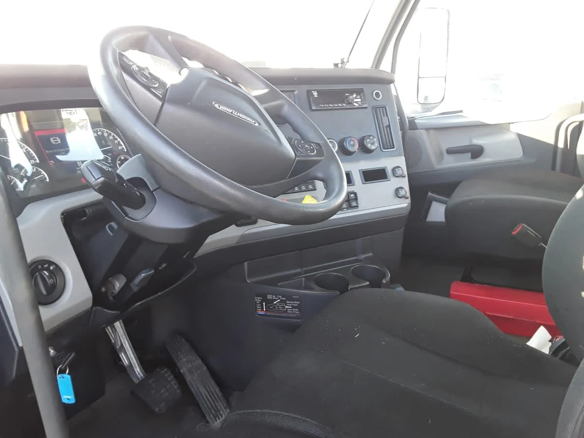 2019 Freightliner Cascadia in Allentown, PA — photo 7