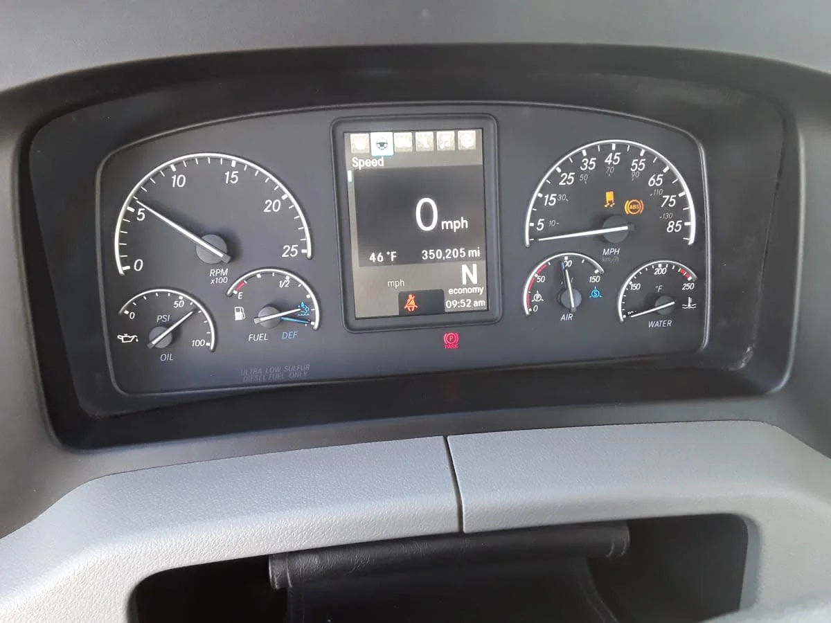 2019 Freightliner Cascadia in Allentown, PA — photo 11