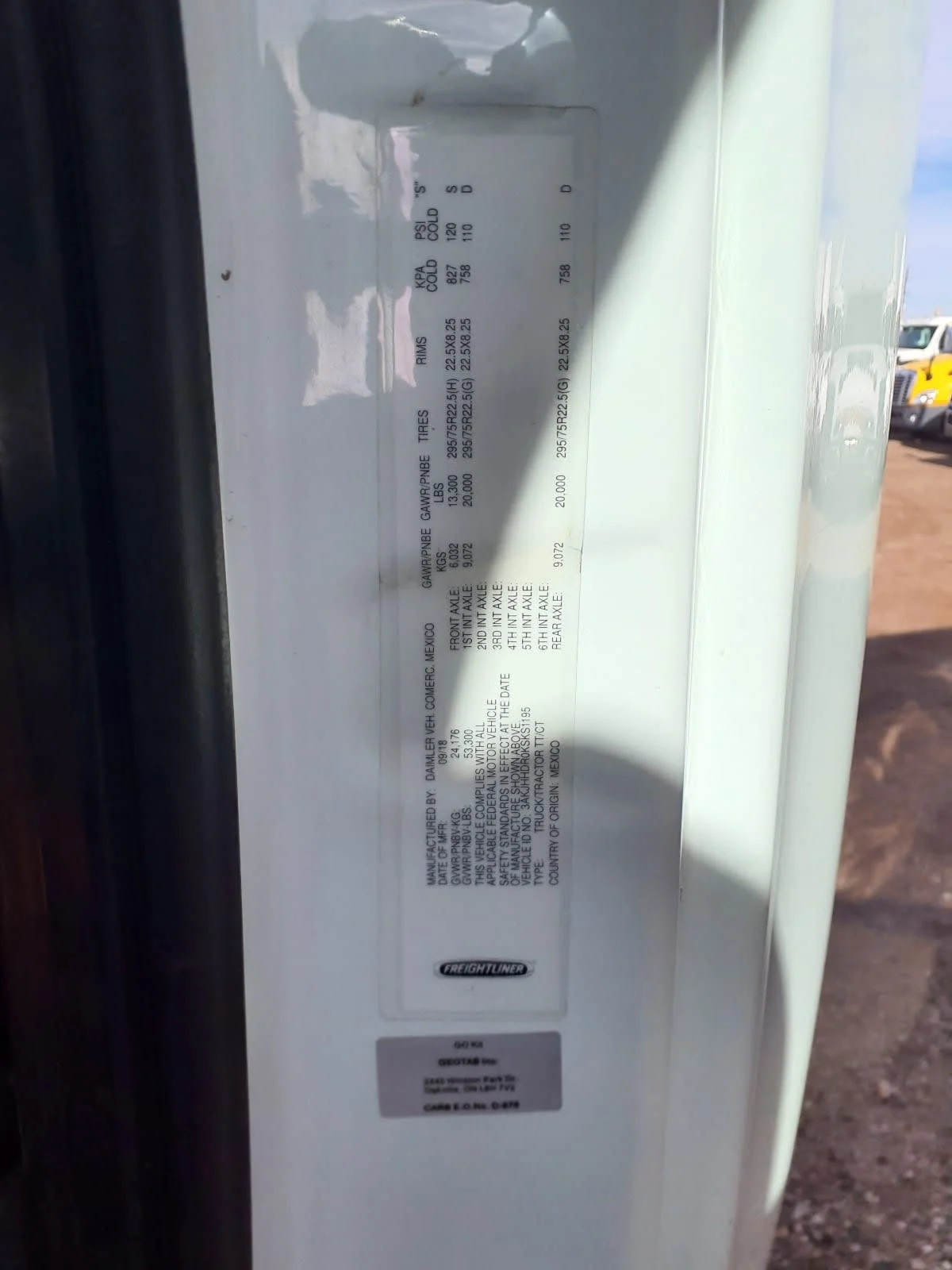 2019 Freightliner Cascadia - image 13