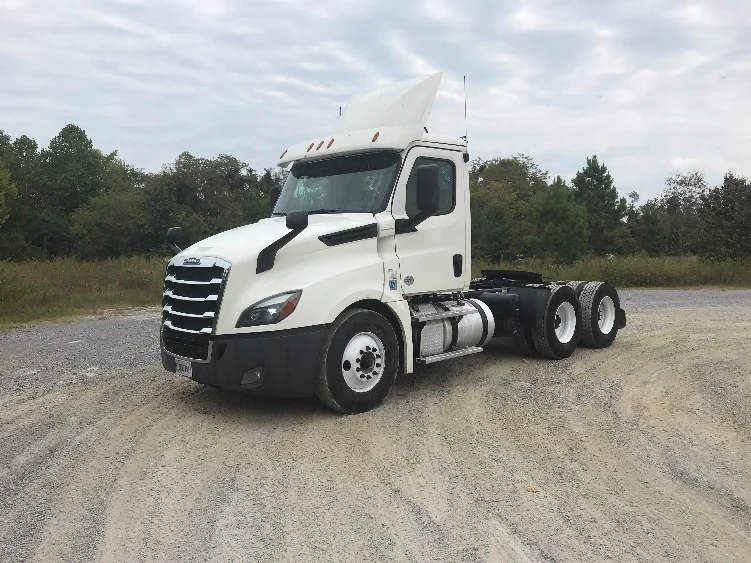 2019 Freightliner Cascadia in Morristown, TN — photo 3