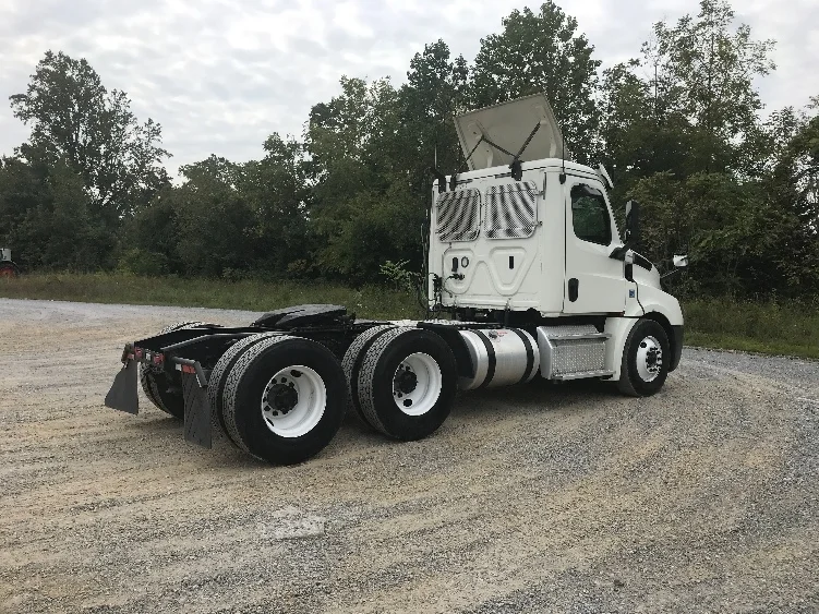 2019 Freightliner Cascadia in Morristown, TN — photo 7