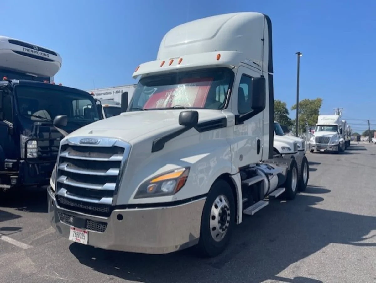 2019 Freightliner Cascadia in Farmingdale, NY