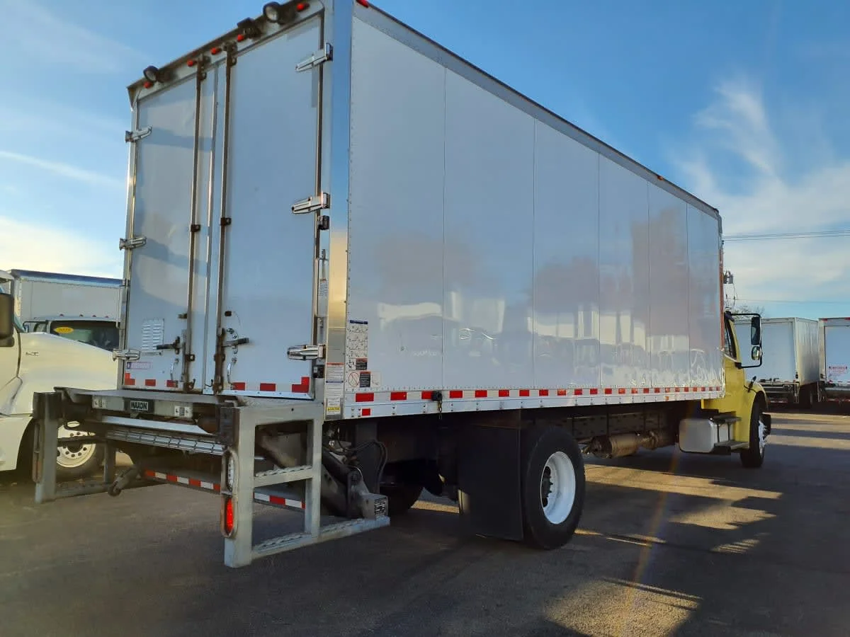 2016 Freightliner M2 106 - image 4