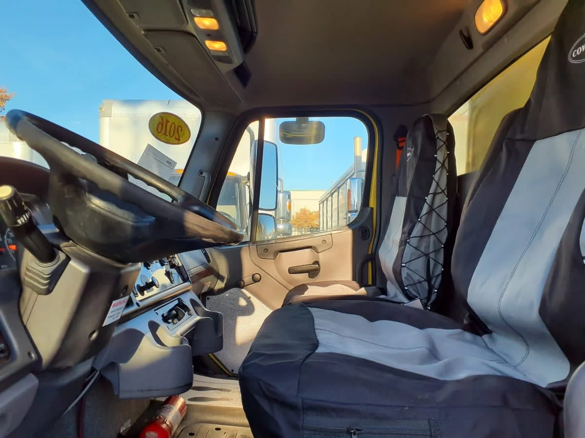 2016 Freightliner M2 106 - image 7