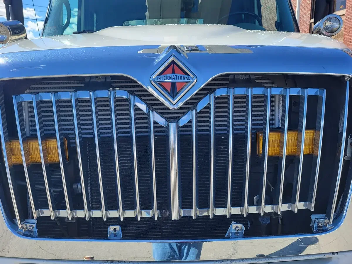 2010 International 4300 - image 3