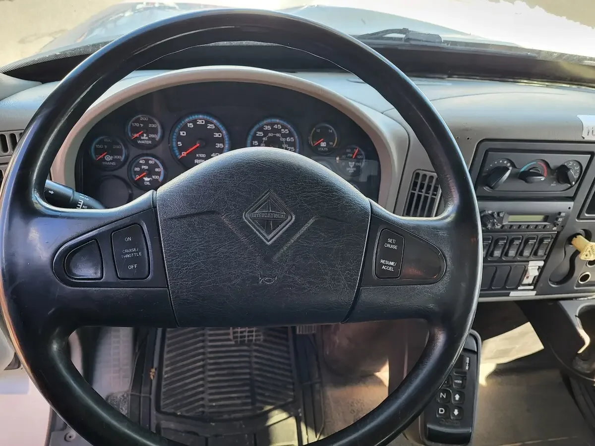 2010 International 4300 - image 16