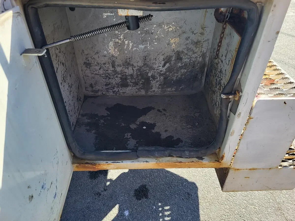 2010 International 4300 - image 50