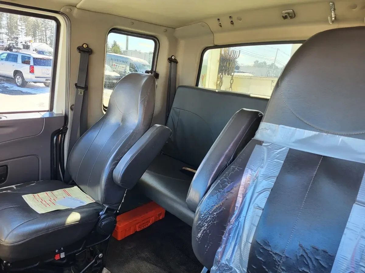 2010 International 4300 - image 11