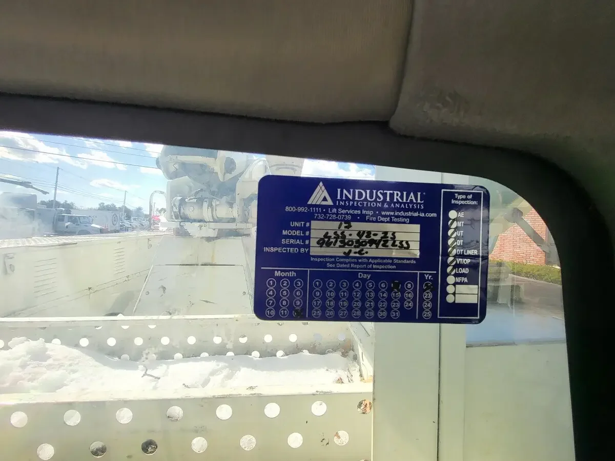 2010 International 4300 - image 23