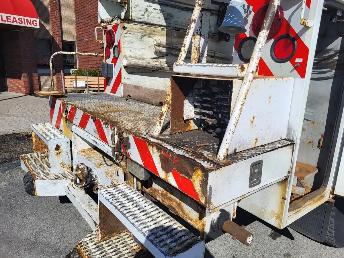 2010 International 4300 - image 46