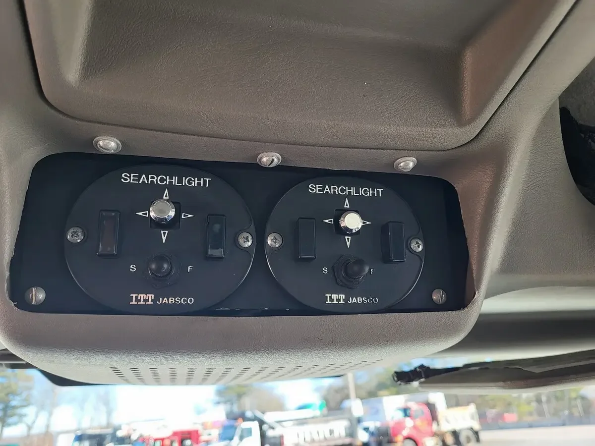 2010 International 4300 - image 18