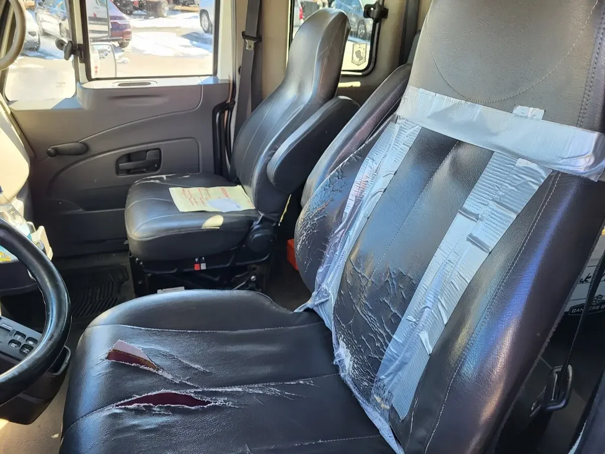 2010 International 4300 - image 12