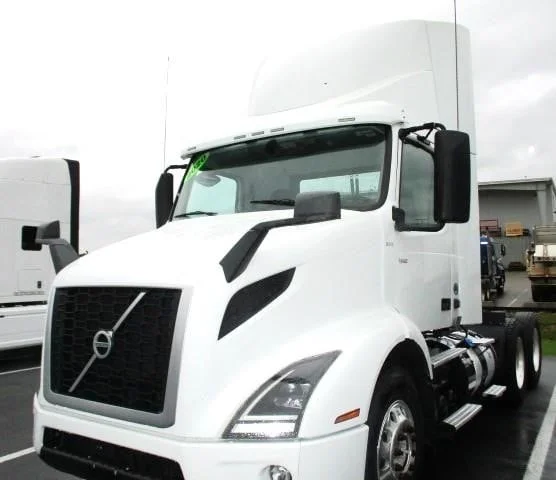 2020 Volvo VNR 640