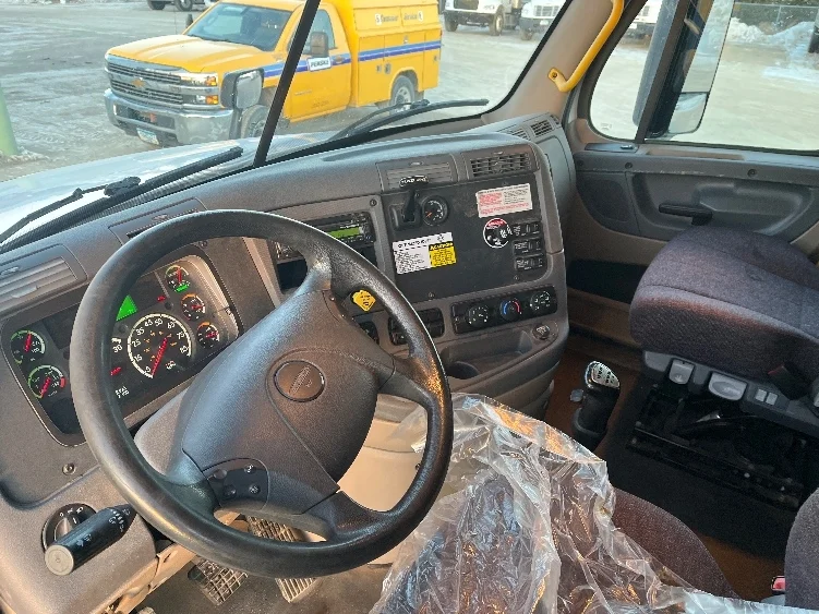2016 Freightliner Cascadia in Lincoln, ND — photo 10