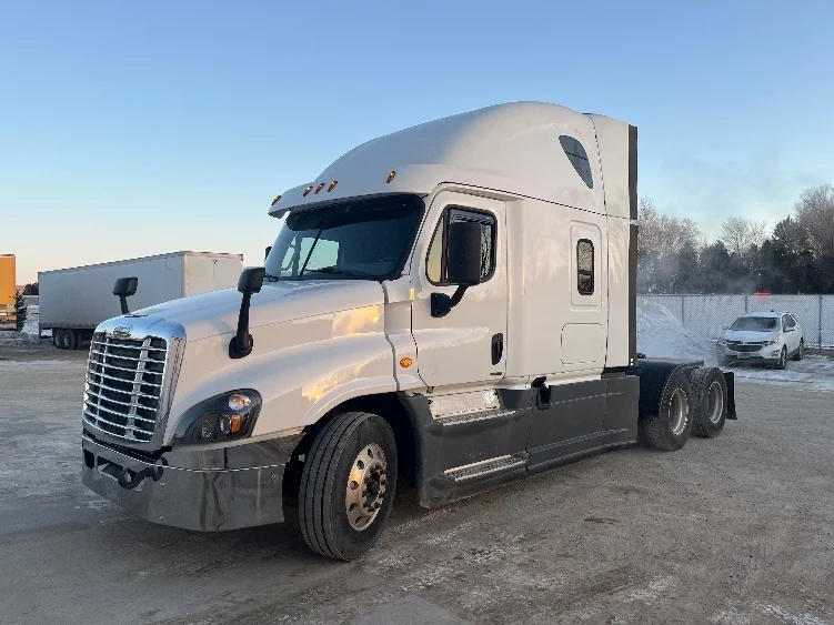 2016 Freightliner Cascadia in Lincoln, ND — photo 3