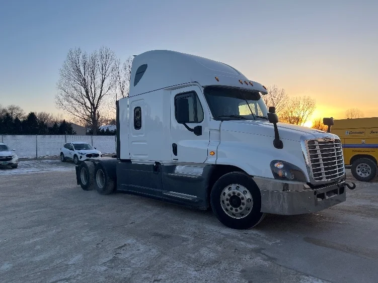 2016 Freightliner Cascadia in Lincoln, ND