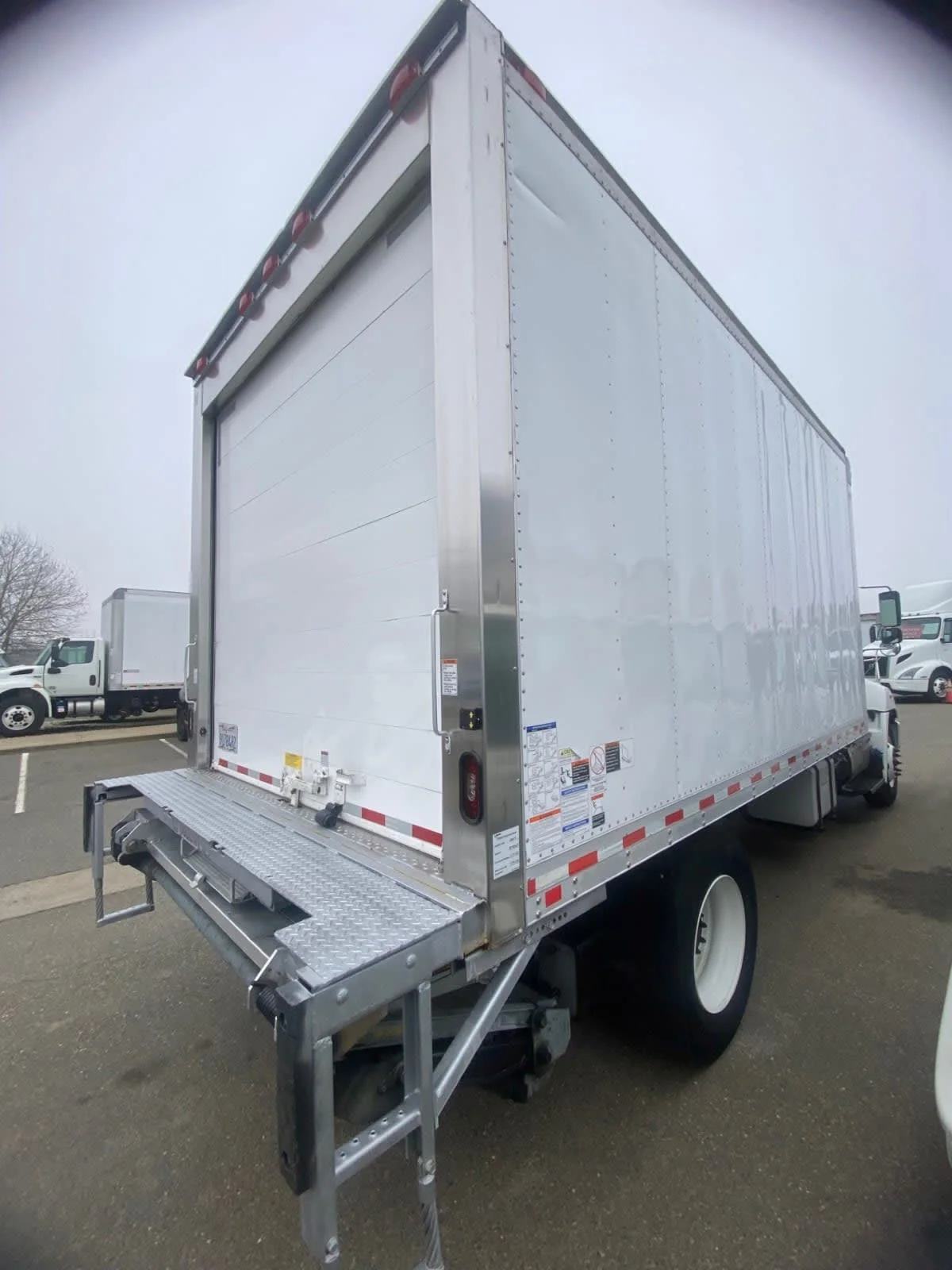 2019 Hino 268 in West Sacramento, CA — photo 4