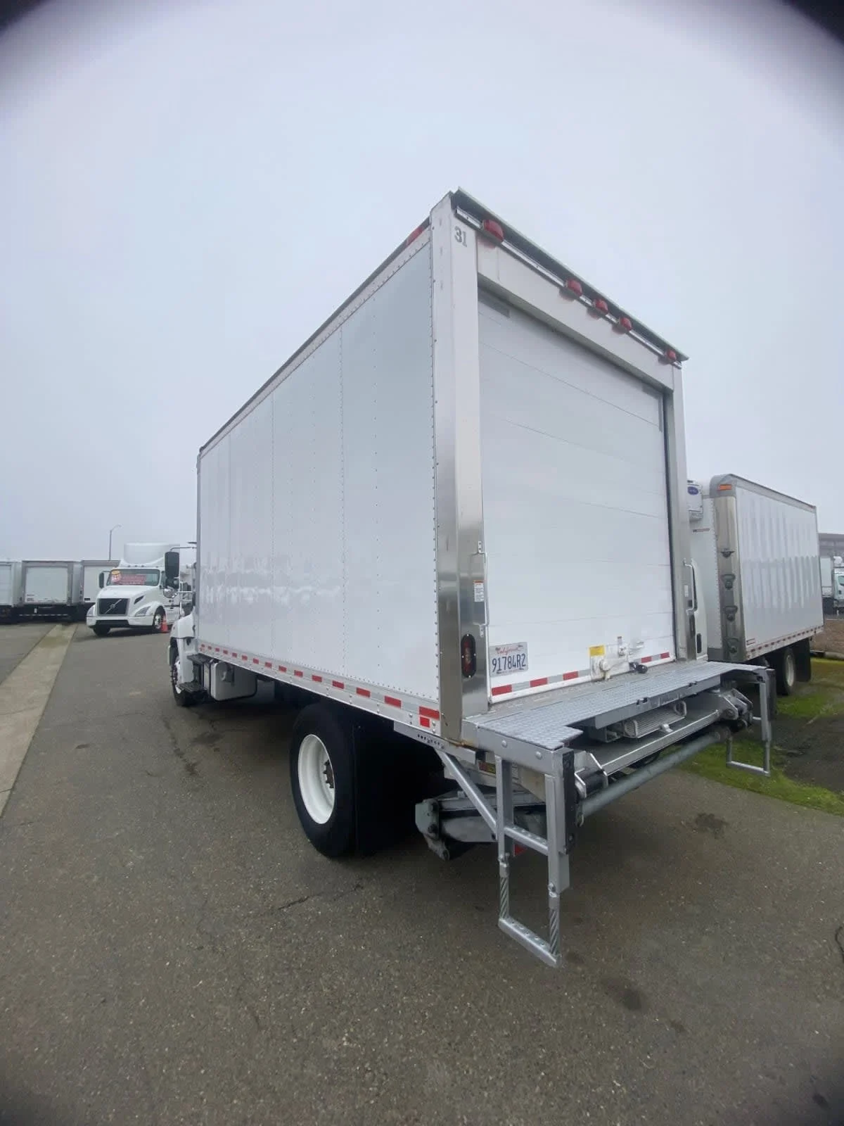 2019 Hino 268 - image 6