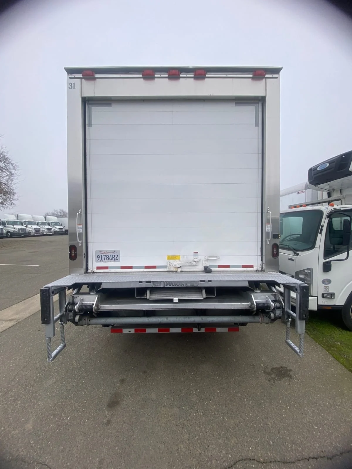 2019 Hino 268 - image 5