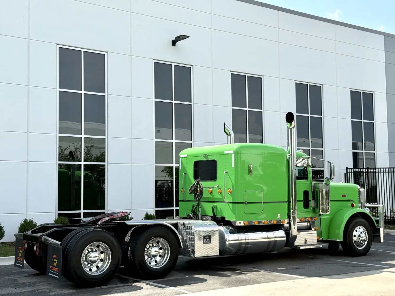 2016 Peterbilt 389 in New Lenox, IL — photo 5