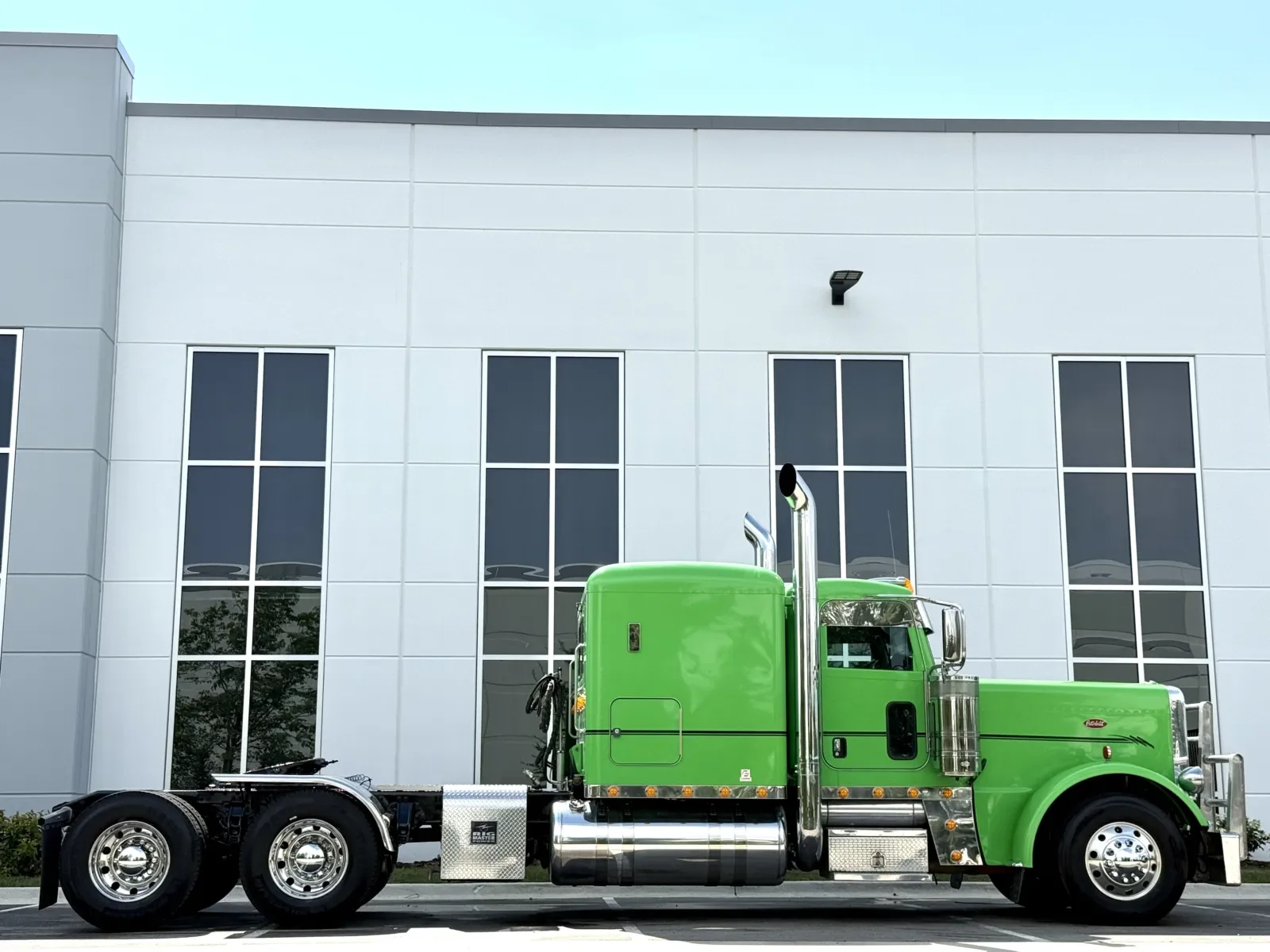 2016 Peterbilt 389 in New Lenox, IL — photo 3