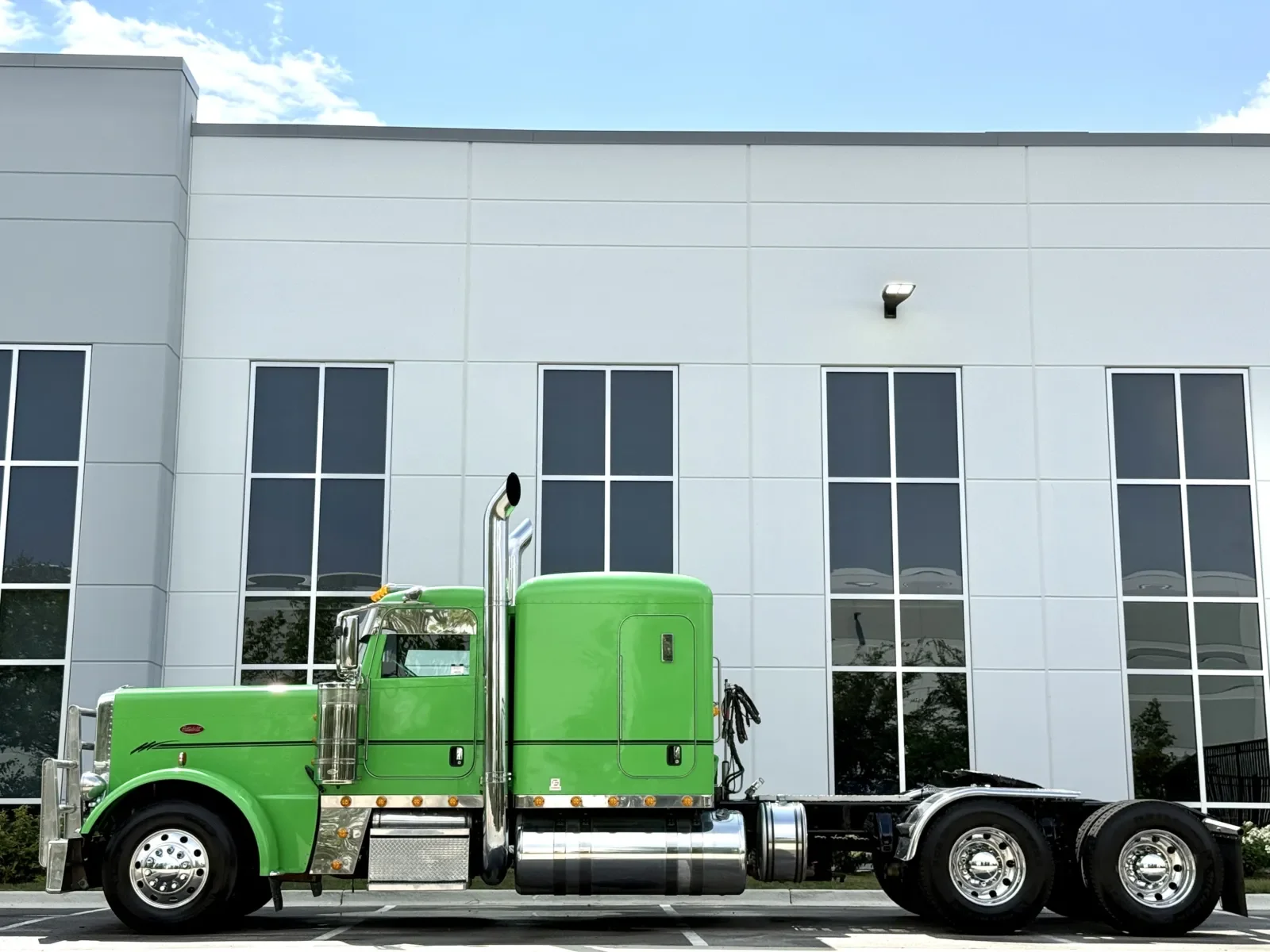 2016 Peterbilt 389 in New Lenox, IL — photo 4