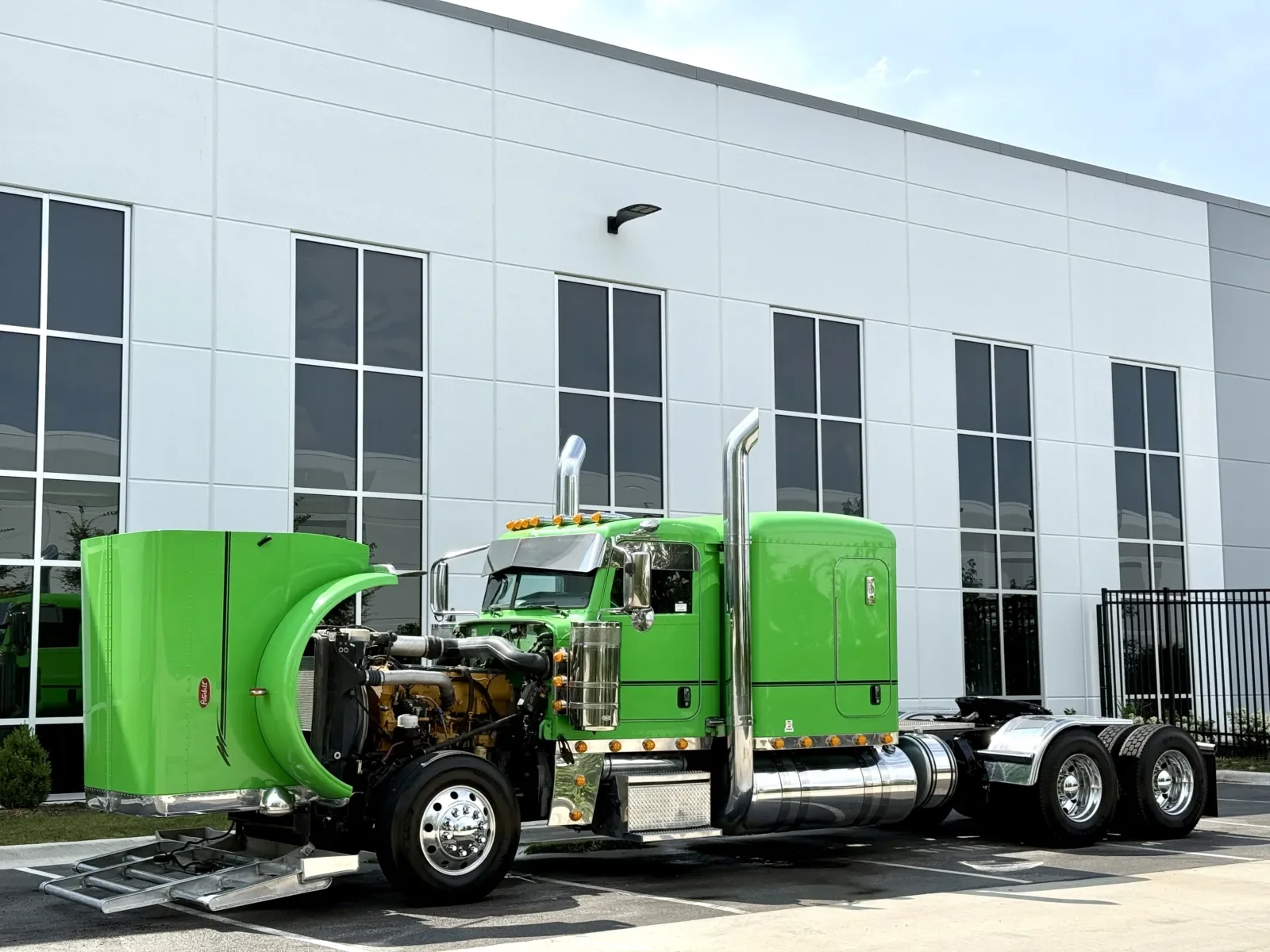2016 Peterbilt 389 in New Lenox, IL — photo 10
