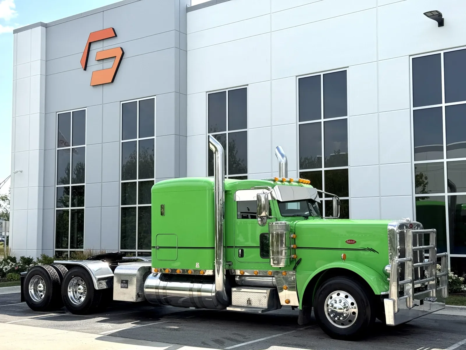 2016 Peterbilt 389 in New Lenox, IL — photo 2