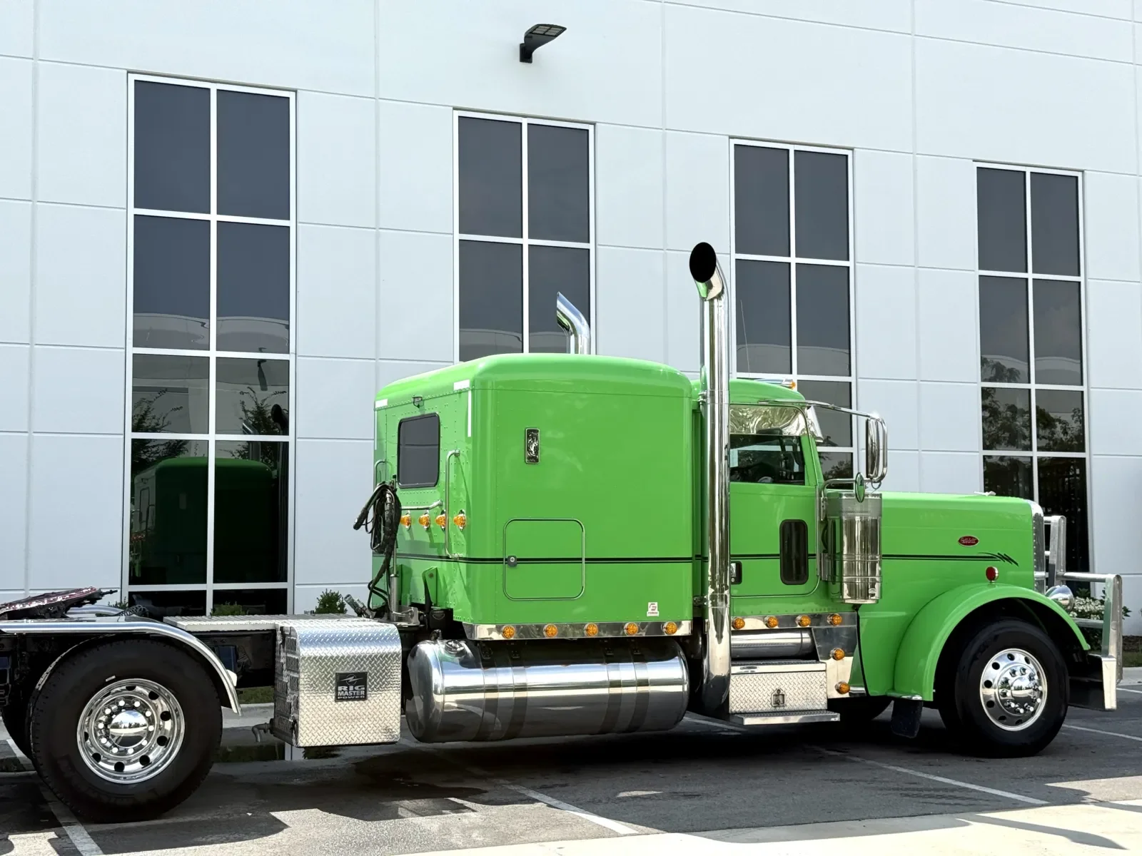2016 Peterbilt 389 in New Lenox, IL — photo 7