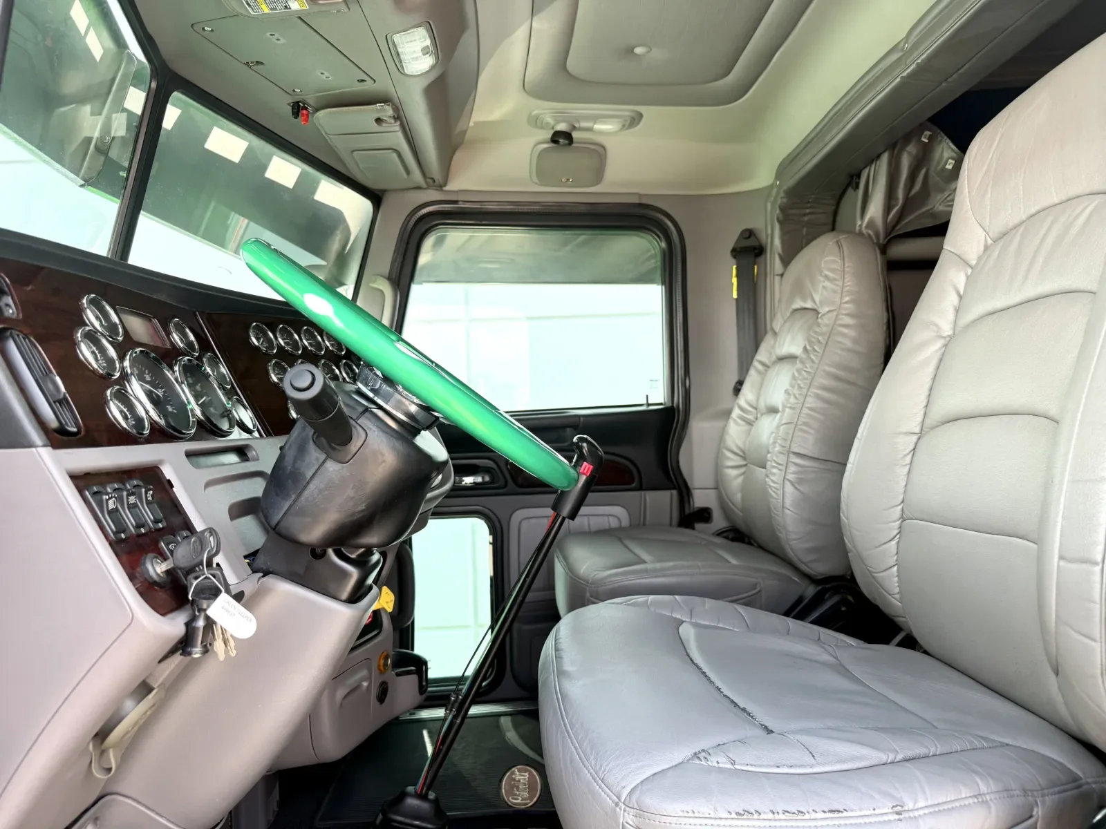 2016 Peterbilt 389 in New Lenox, IL — photo 14