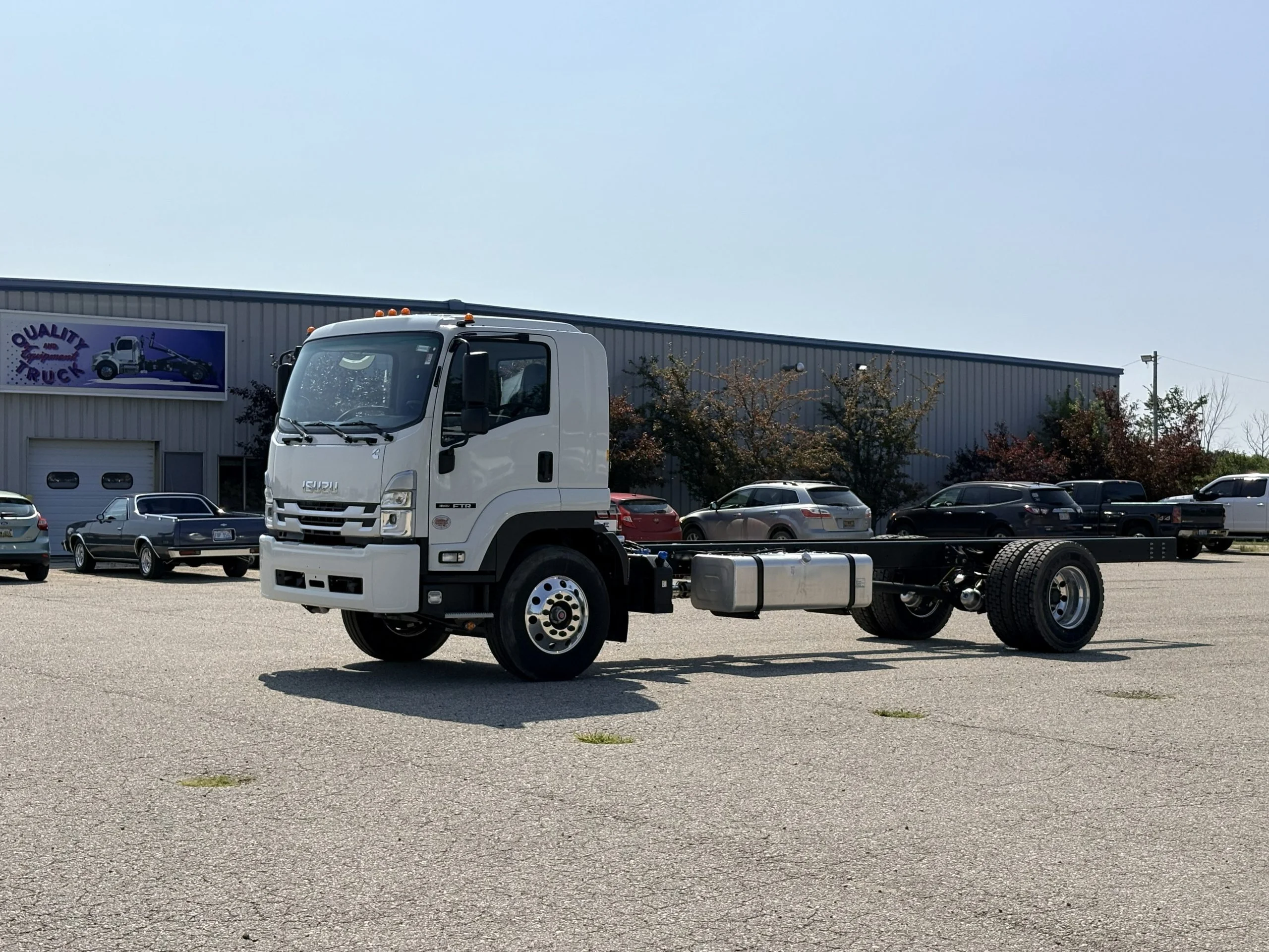 2025 Isuzu FTR — photo 2