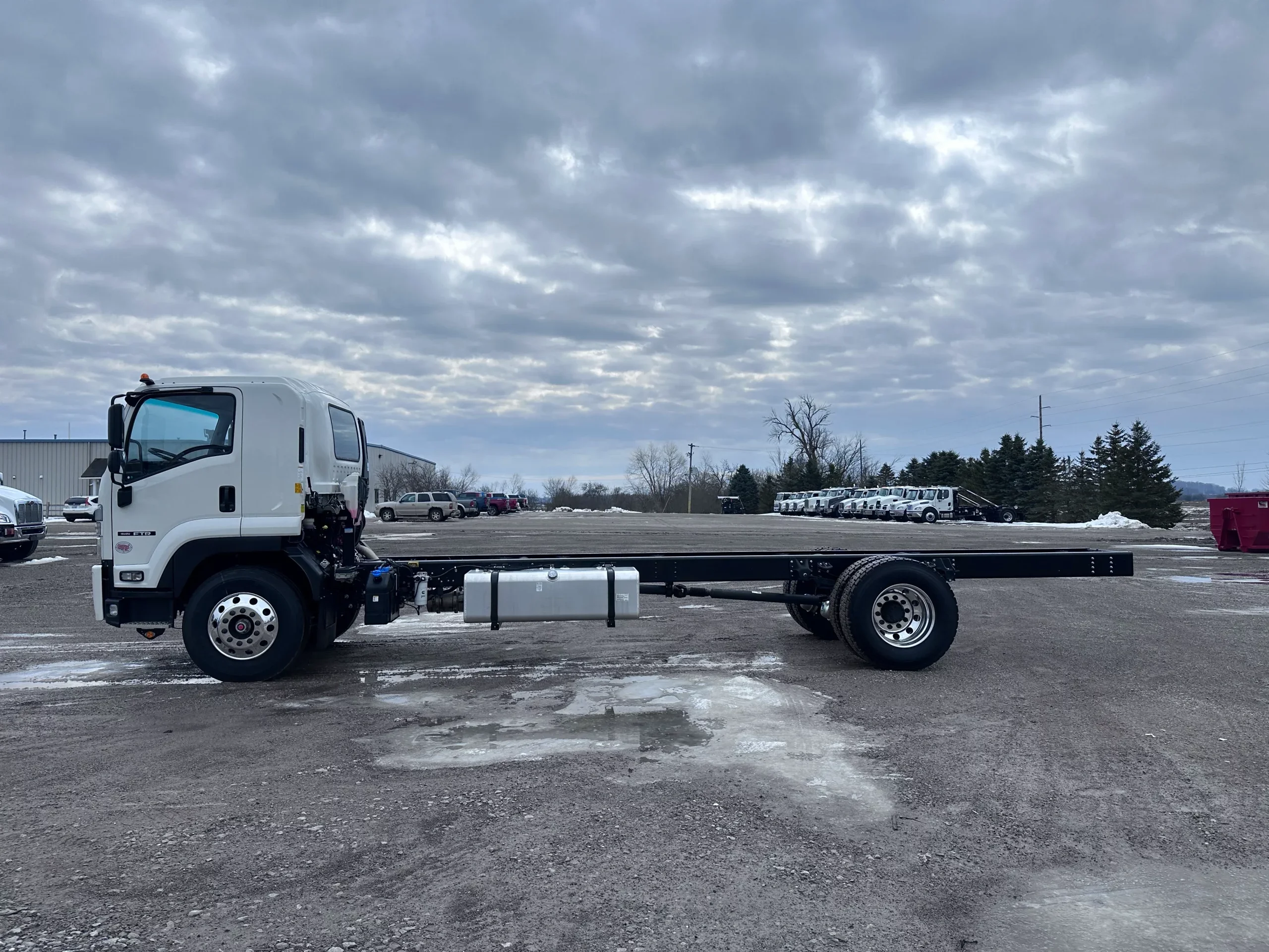 2025 Isuzu FTR - image 5