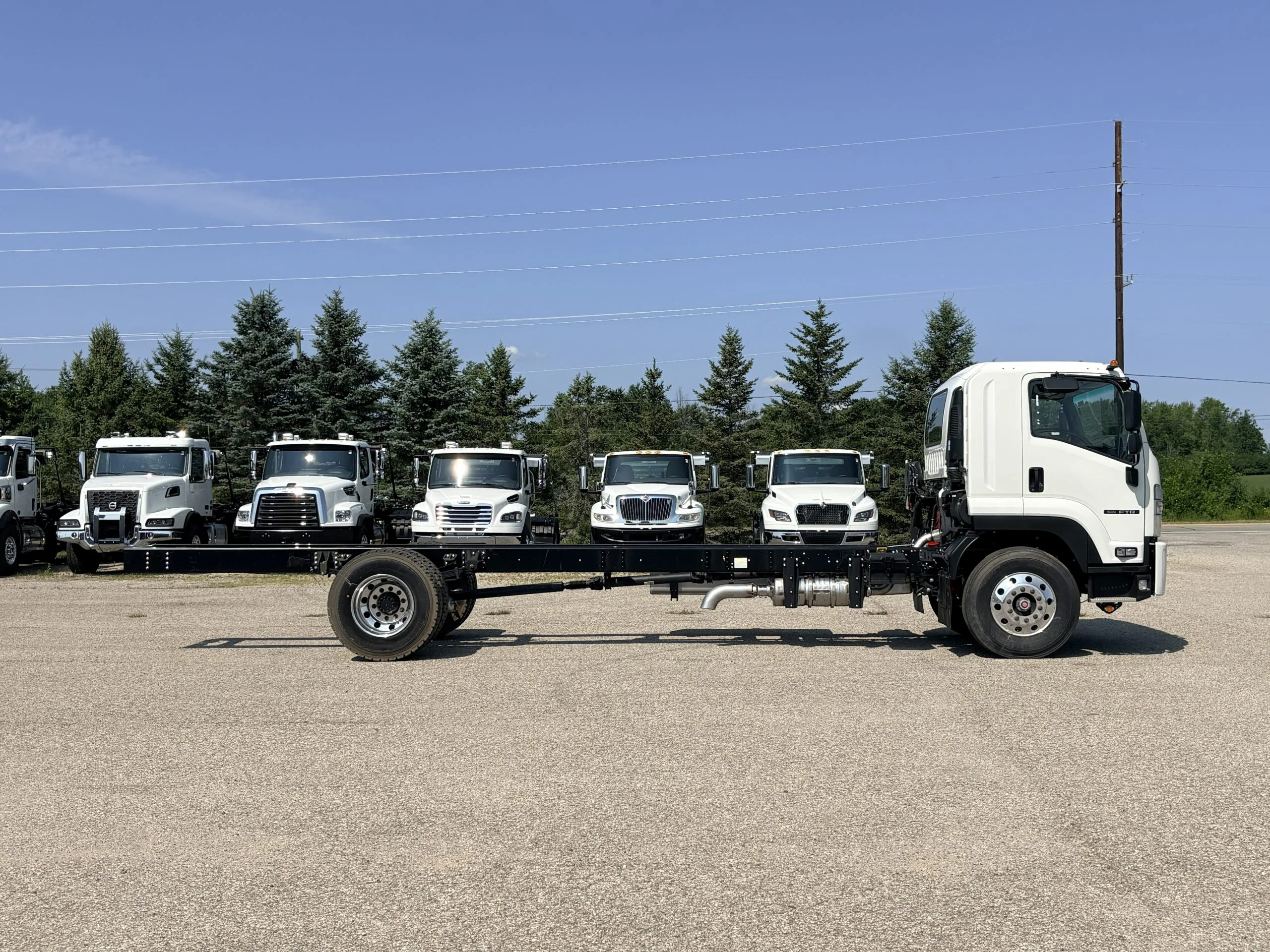 2025 Isuzu FTR — photo 5