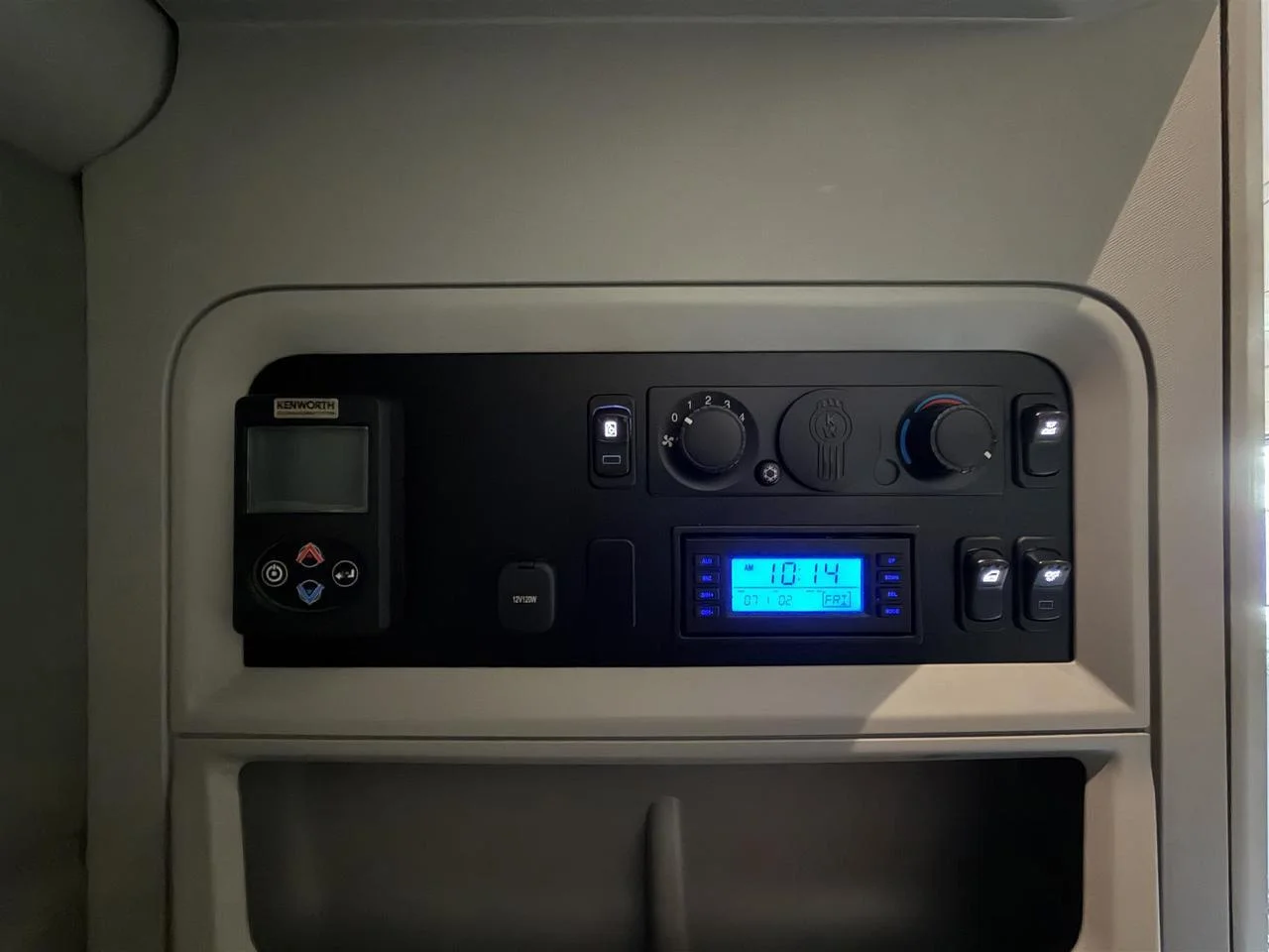 2022 Kenworth T680 - image 10