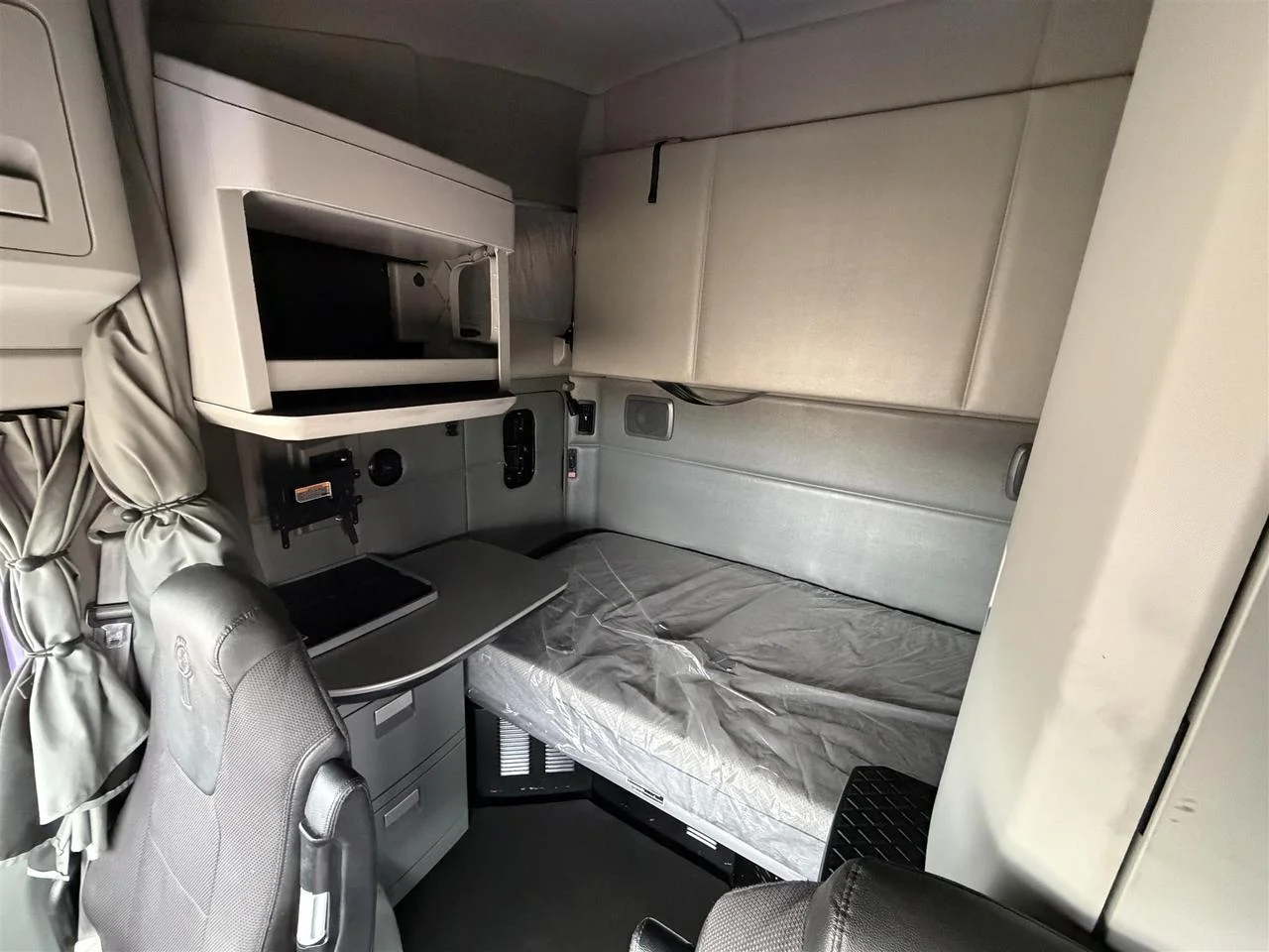 2022 Kenworth T680 - image 11