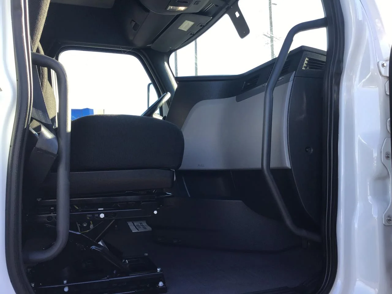 2020 Freightliner Cascadia - image 4