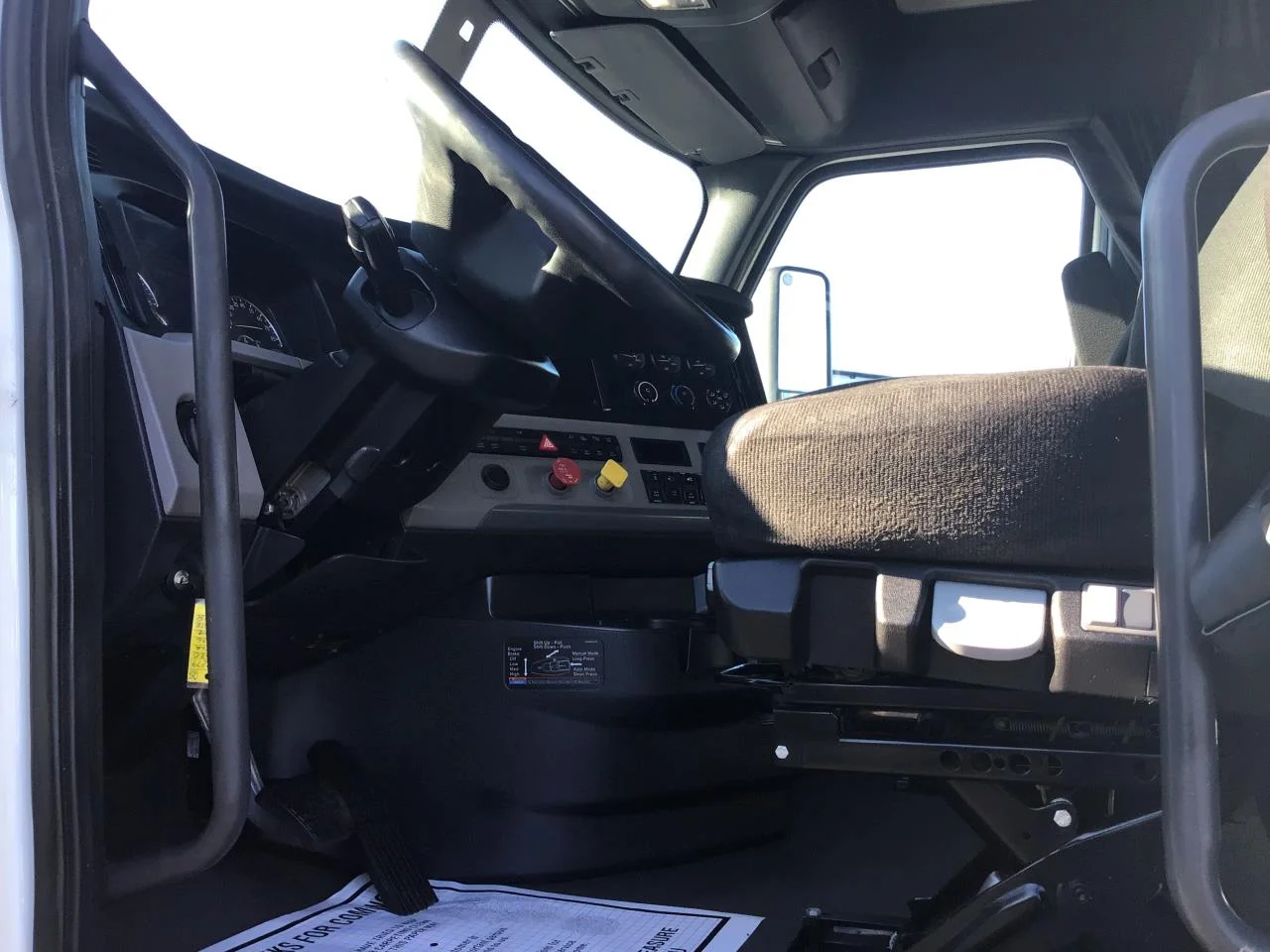 2020 Freightliner Cascadia - image 5